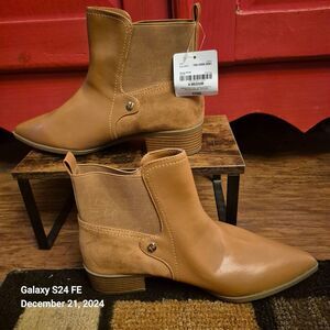 NWT 100$ Liz Claiborne 9 Med Brown Boots Honey Ginger Booties GOld Accent READ